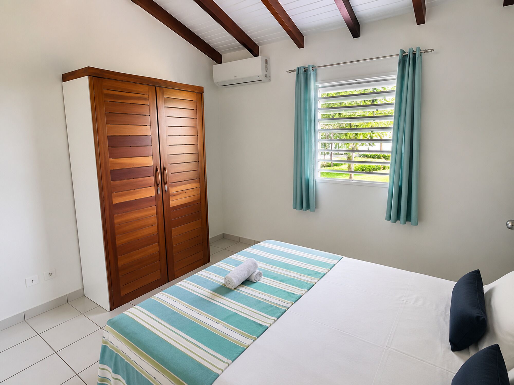 1 bedroom, iron/ironing board, WiFi (free), bed sheets