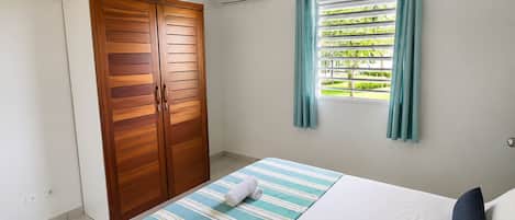 1 bedroom, iron/ironing board, WiFi (free), bed sheets