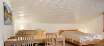 Appartement Hauzenberg met binnen- en buitenzwembad, sauna en uitzicht op het meer