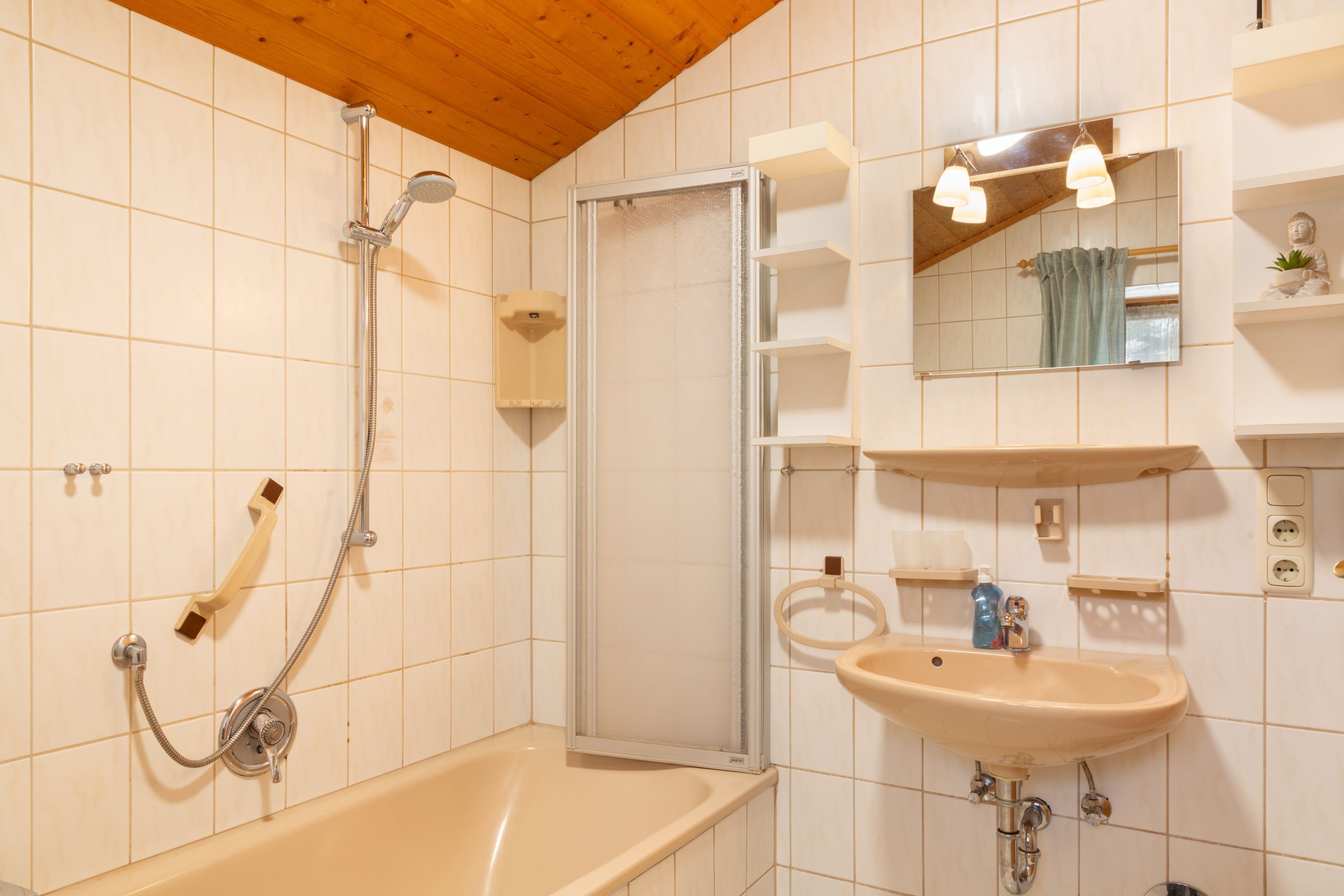 Dusche, Haartrockner, Handtücher
