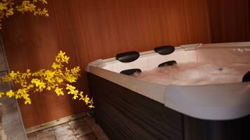 Bain à remous intérieur