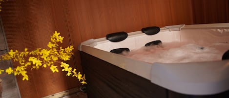 室內 SPA 浴池