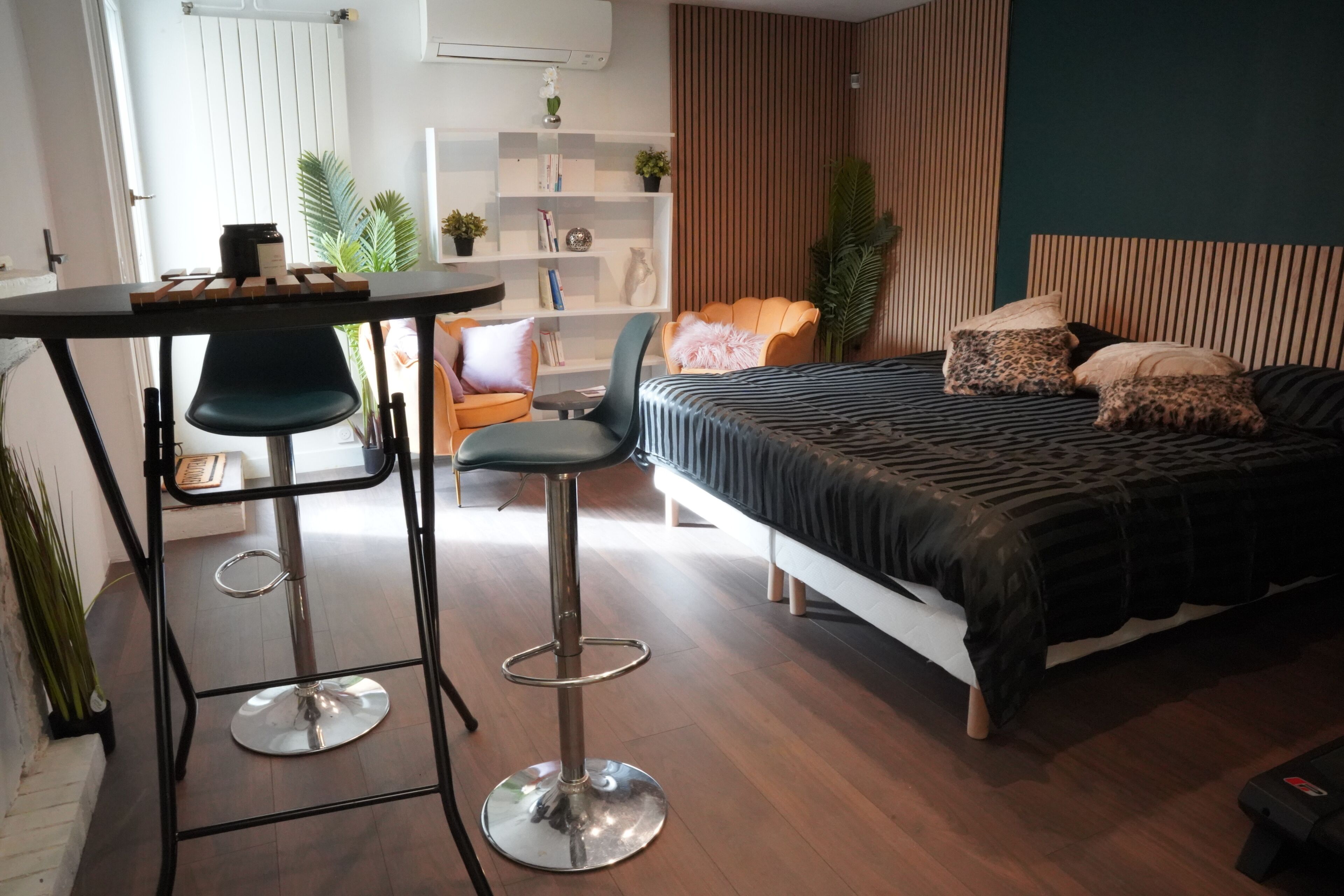 2 bedrooms, WiFi, bed sheets
