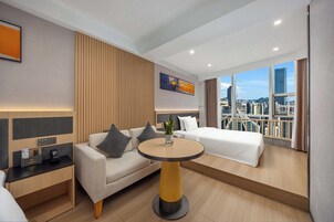 Habitación familiar con 2 camas individuales, vistas a la ciudad | Vistas desde la habitación