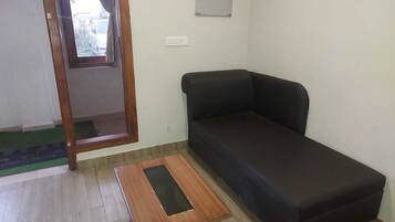 Family Suite | Living area | 32-inch LED TV with satellite channels