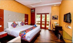 Kamar Double Deluks, balkon, pemandangan kota | Meja kerja, ruang kerja ramah laptop, dan Wi-Fi gratis