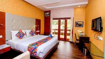 Deluxe Double Room, Balcony, City View | Desk, laptop workspace, WiFi (free)