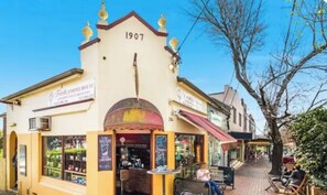 Miscellaneous - Stylish & Comfortable 3BR | Metro & Cafés (Crows Nest)