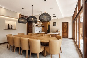 Family dining - Villa NA by GORO (Badung)