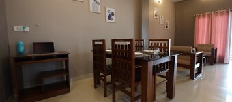 Rathina Maligai HomeStay-0.5km to Beach &  Station, Lady snow church, TUTICORIN