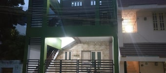 Rathina Maligai HomeStay-0.5km to Beach & Station, Lady snow church, TUTICORIN