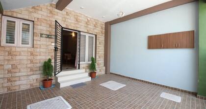 Rathina Maligai HomeStay-0.5km to Beach & Station, Lady snow church, TUTICORIN