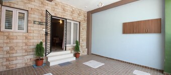Rathina Maligai HomeStay-0.5km to Beach & Station, Lady snow church, TUTICORIN
