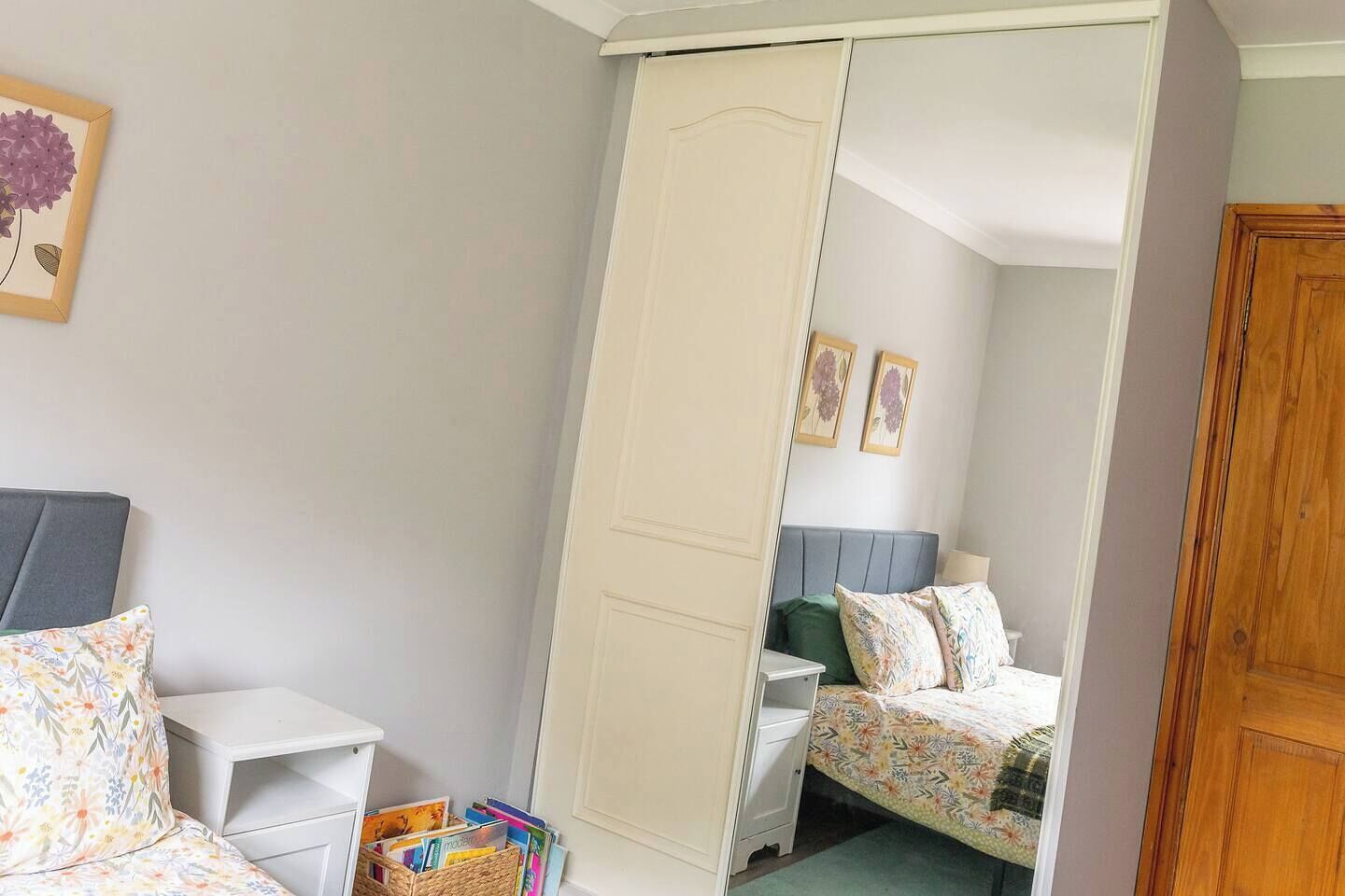 2 bedrooms, desk, iron/ironing board, WiFi