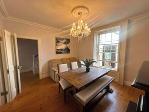 Unclassified image, 3 of 27, button - Elegant 4BDR 4BA Luxury Home Heart of Rathmines (Dublin)
