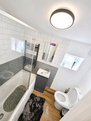 Bathroom - Large House for 7 Guests in Quiet Environment Se13 (London)