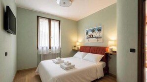 Unclassified image, 3 of 17, button - NEW LarioView Suites – Apartment with Private Jacuzzi and Terrace with Lake Views (Argegno)