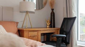 4 bedrooms, desk, iron/ironing board, WiFi