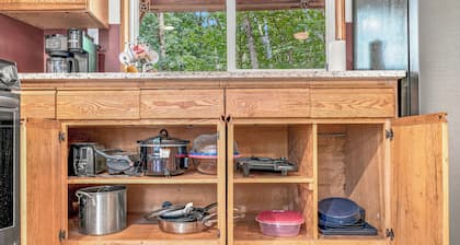 Whispering Oaks Dome Retreat / Sleeps 9 / Private Woodland Escape