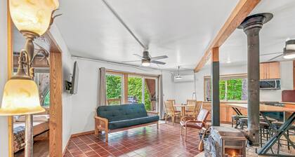 Whispering Oaks Dome Retreat / Sleeps 9 / Private Woodland Escape