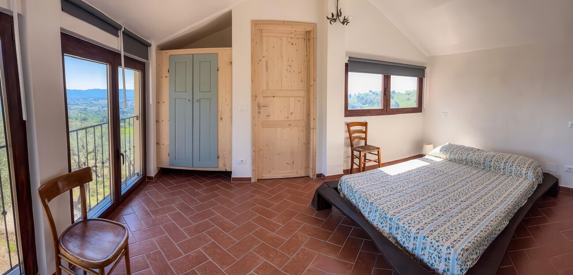 3 bedrooms, desk, iron/ironing board, WiFi