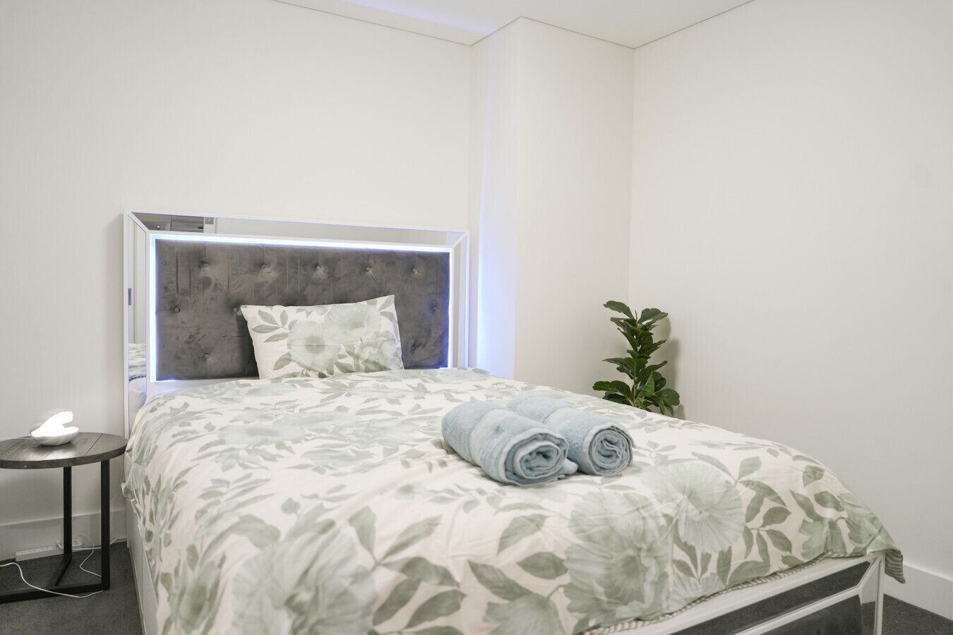2 bedrooms, desk, iron/ironing board, WiFi (free)