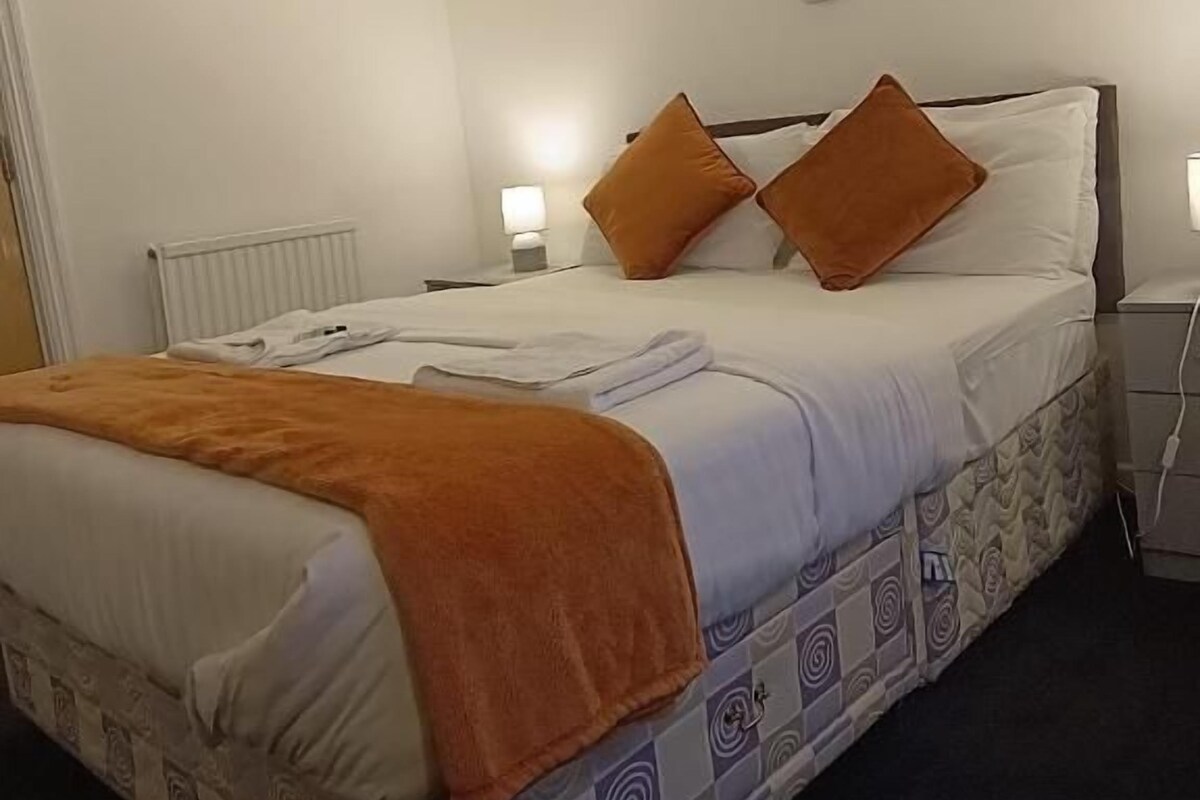 Basic Single Room | Free WiFi, bed sheets