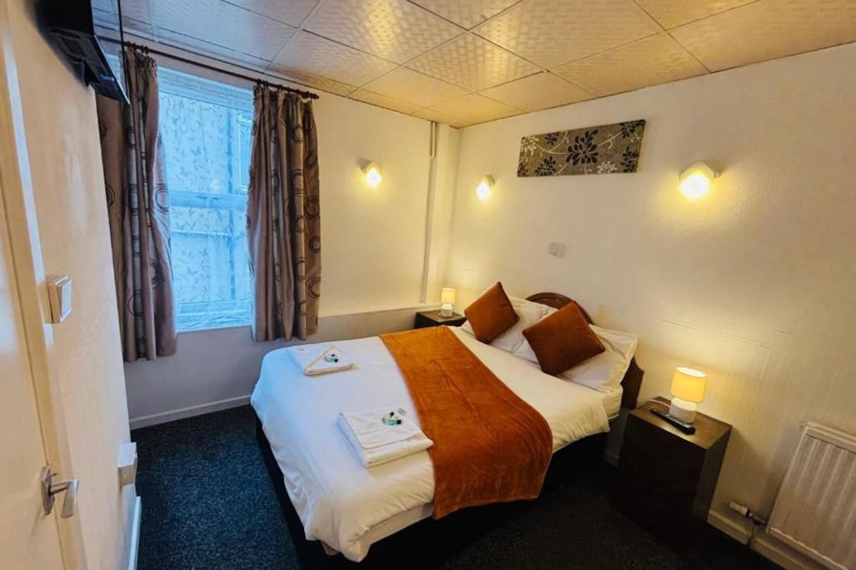 Classic Double Room | WiFi (free), bed sheets