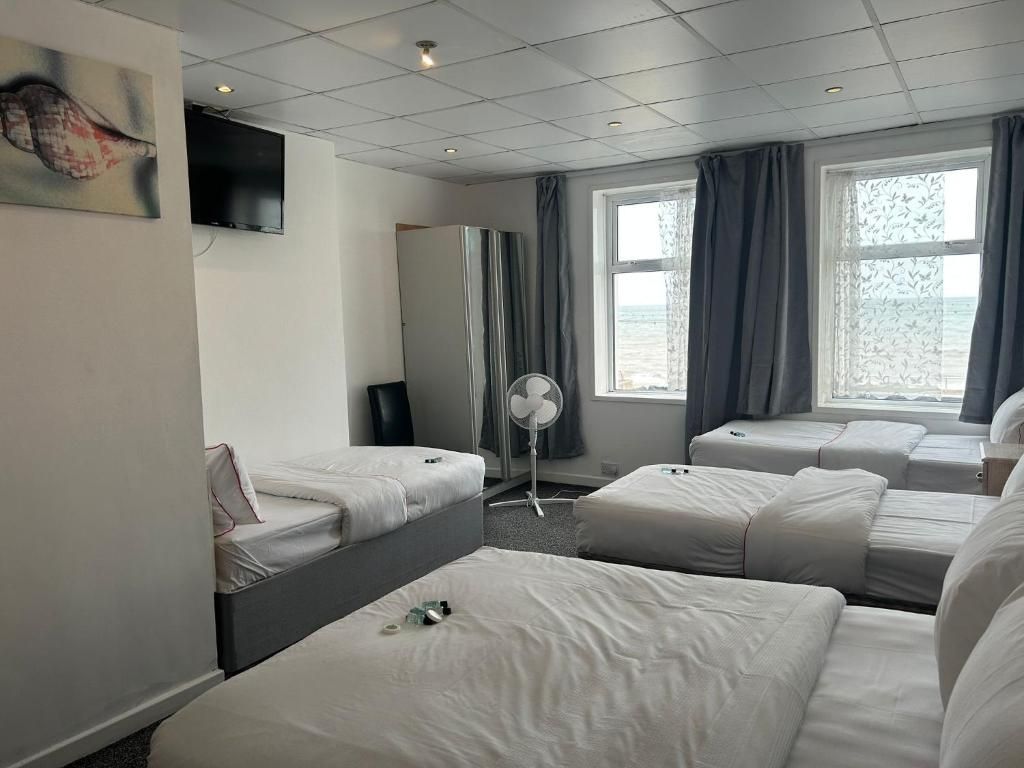Family Single Room | Free WiFi, bed sheets