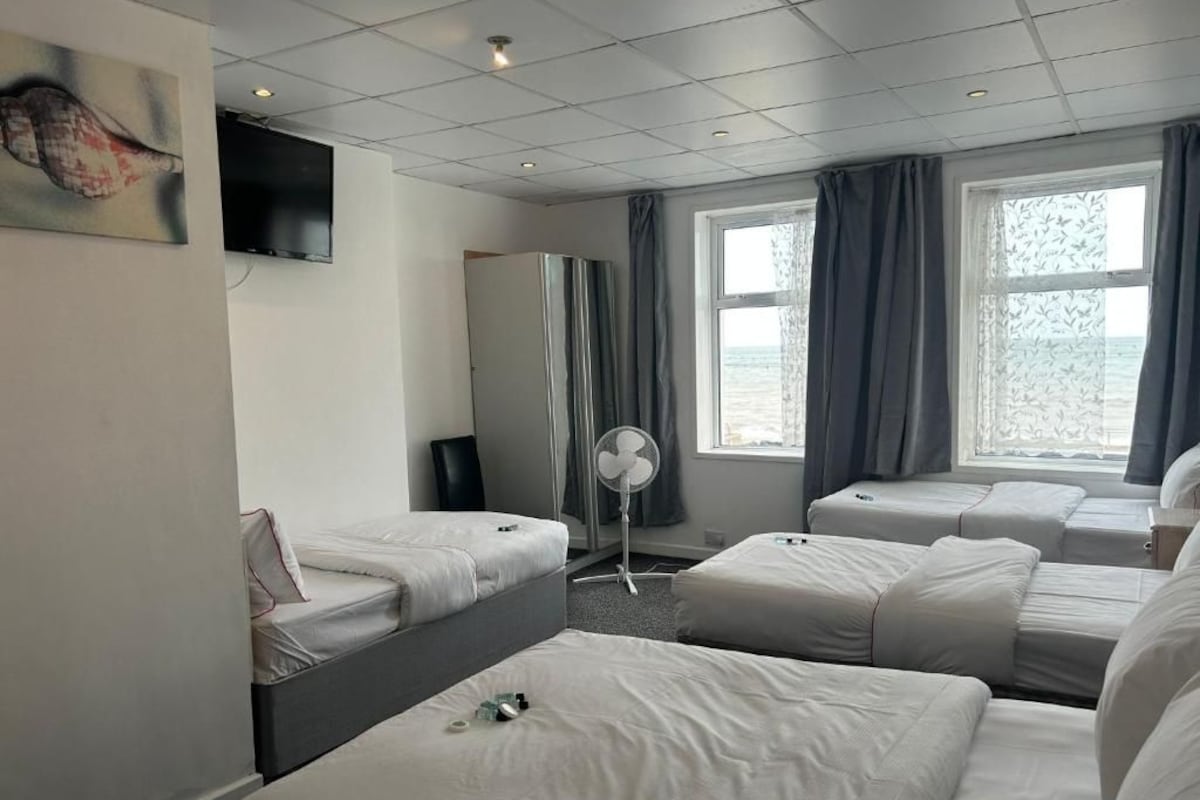 Family Single Room | Free WiFi, bed sheets