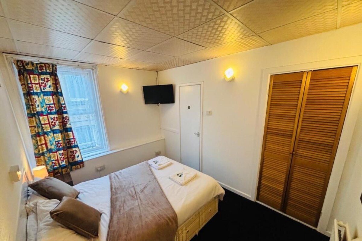 Deluxe Double Room | WiFi (free), bed sheets