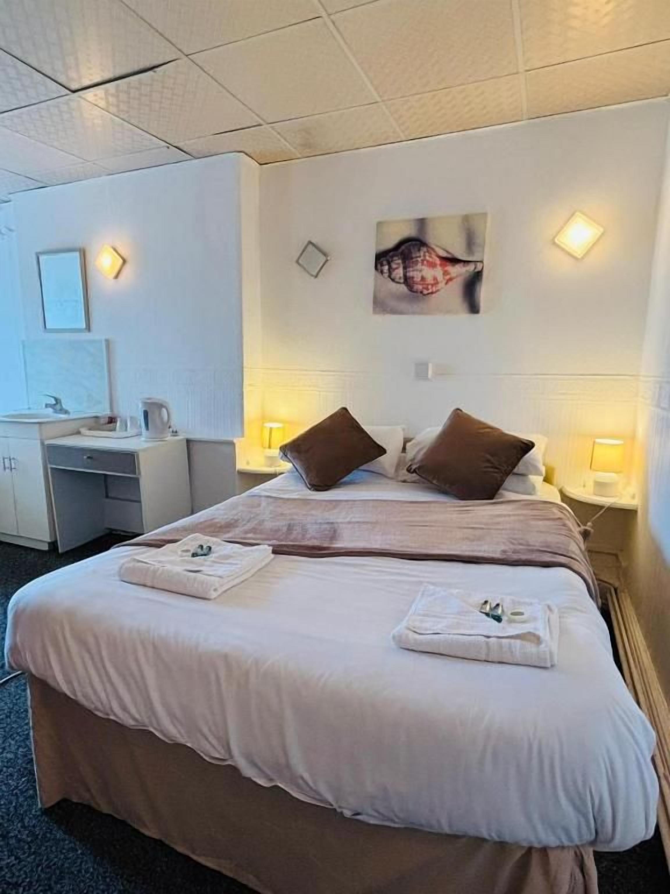 Basic Triple Room | Free WiFi, bed sheets