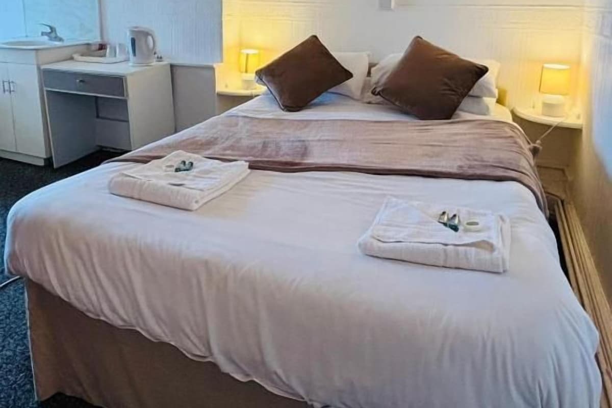 Basic Triple Room | WiFi (free), bed sheets