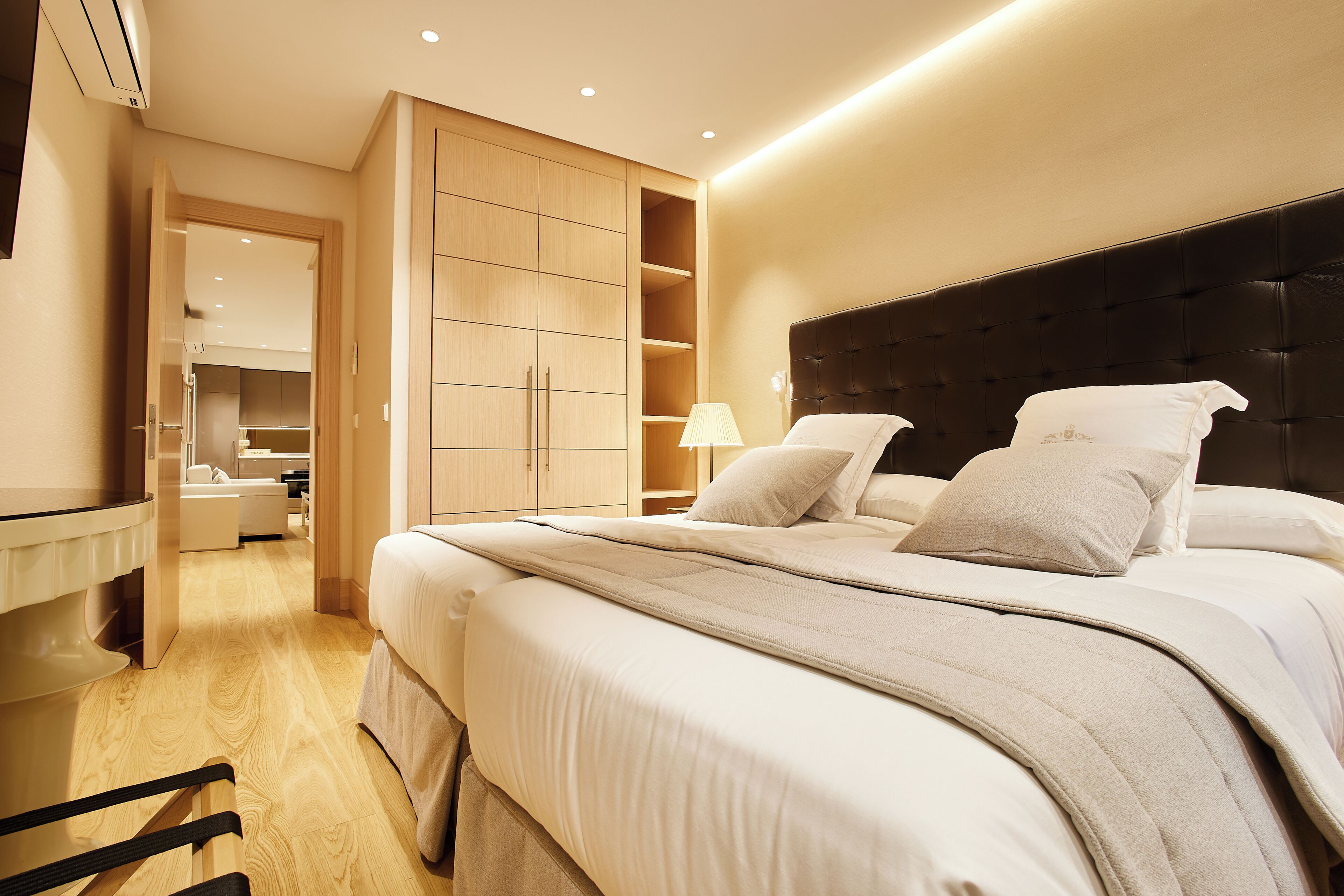 Apartamento Deluxe | Caja fuerte, espacio para trabajar con un portátil, cortinas opacas