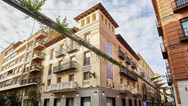 A multi-story building with balconies, a ground-floor entrance, and a street view. - Nexus Santa María Luxury Apartments (VALLADOLID)