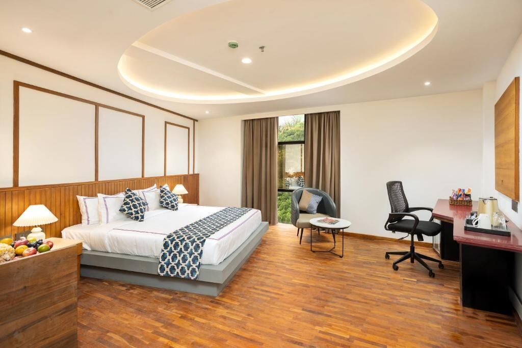Deluxe Double Room, City View | Desk, laptop workspace, iron/ironing board (on request), free WiFi