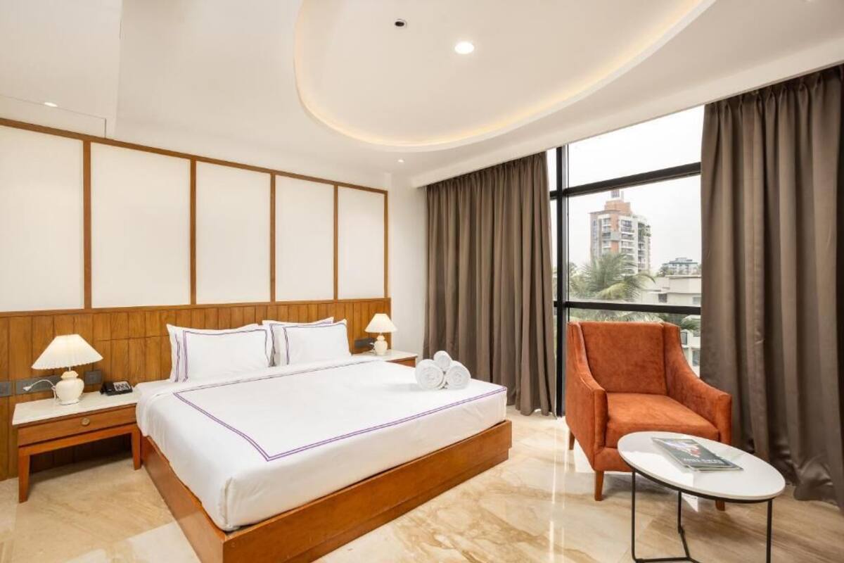 Habitación doble superior, vista a la ciudad | Escritorio y espacio para trabajar con laptop