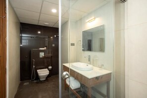 免費盥洗用品、拖鞋、肥皂、洗髮精
