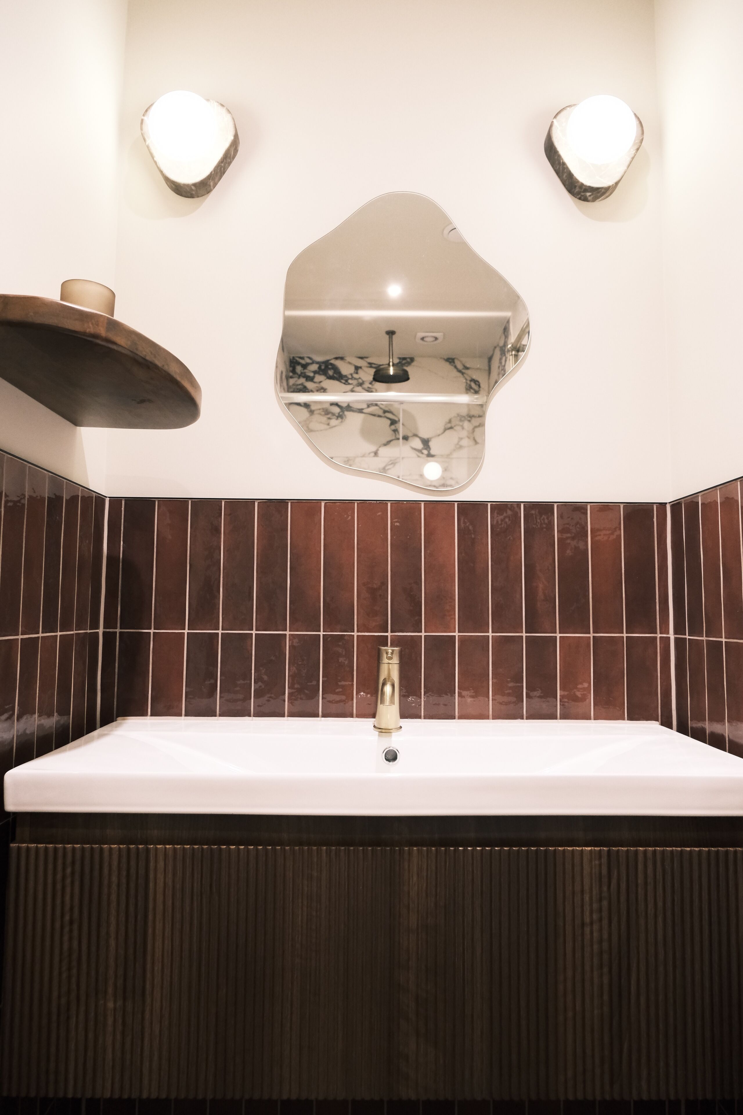 Apartamento luxo, vista para a cidade | Banheiro | Chuveiro, secador de cabelo, toalhas de banho, sabonete