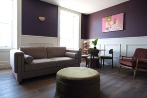 Apartamento luxo, vista para a cidade | Área de estar