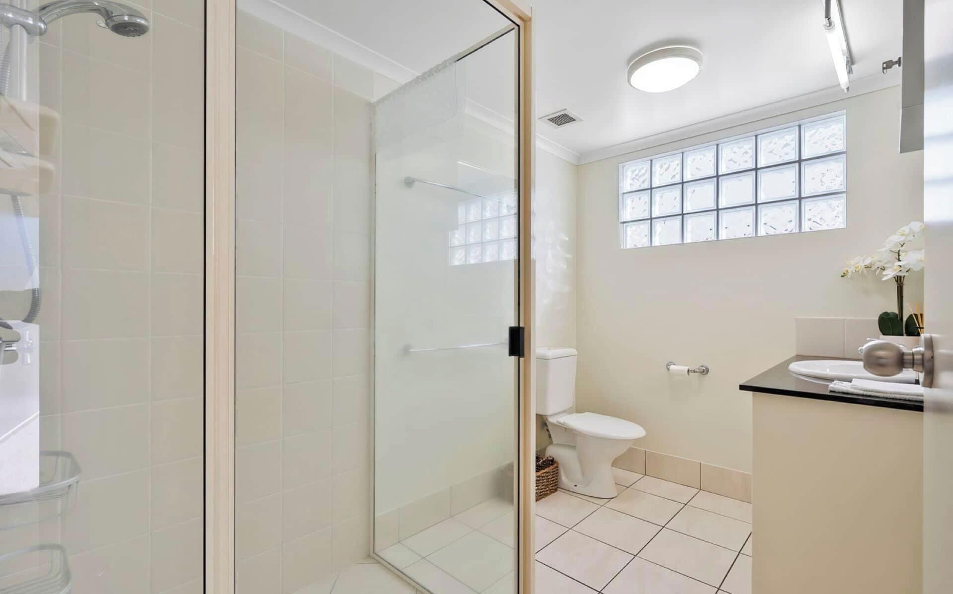 Shower, jetted bath