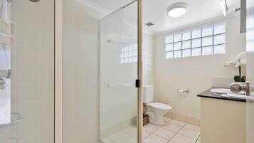Shower, jetted bath