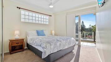 3 habitaciones, tabla de planchar con plancha, wifi y ropa de cama