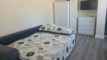 Free WiFi, bed sheets