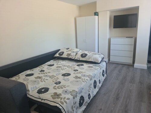Rural County Sligo Studio, Sleeps 2 With Parking