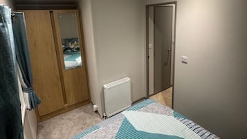 2 bedrooms, WiFi (free), bed sheets
