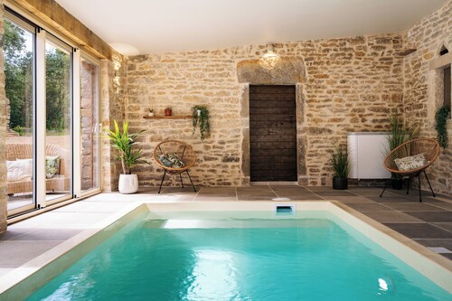 Les Suites du Prieuré - Villa Macerias - Indoor Pool and Wellness Area