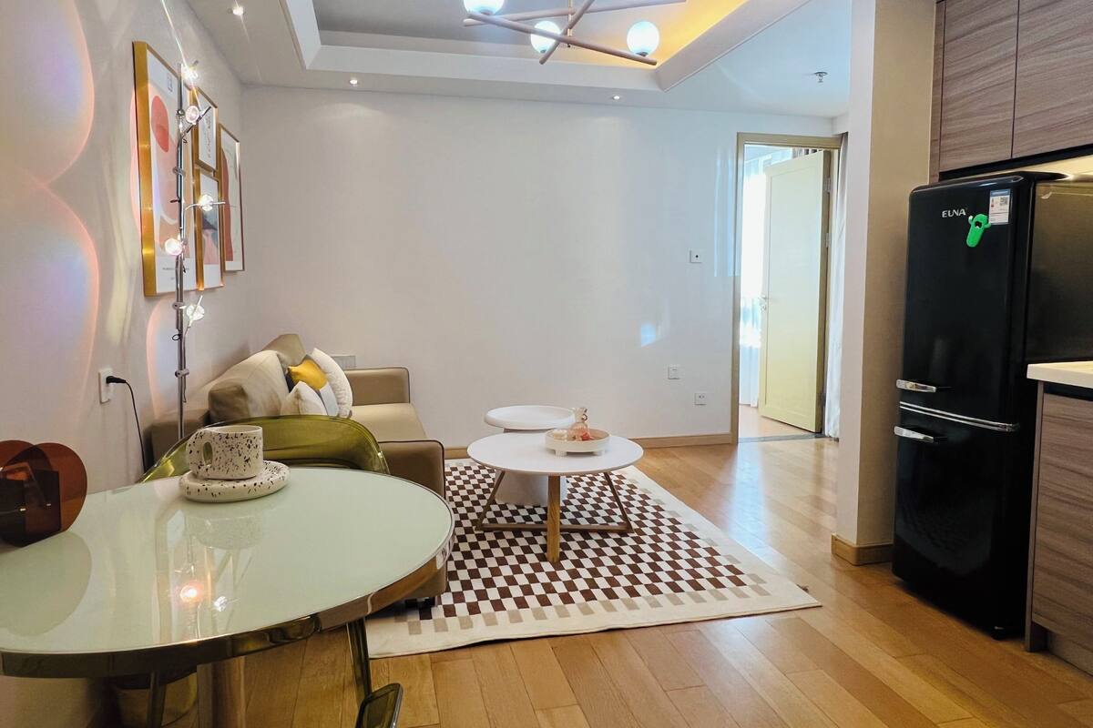 Apartamento básico, vistas a la ciudad | Zona de estar