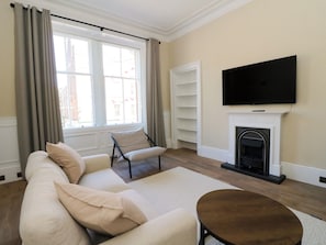 Living area - Modern Flat - Main St, Campbeltown (Campbeltown)