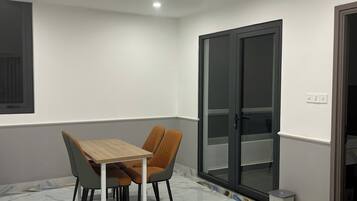 Family Quadruple Room, River View | Dining
